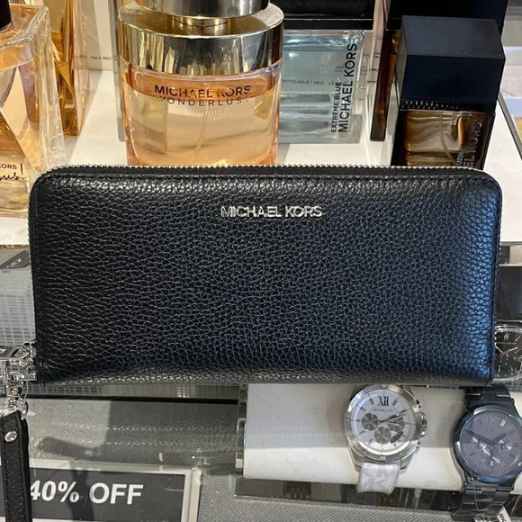 Michael Kors Jet Set Travel Zip Around Continental Wallet...